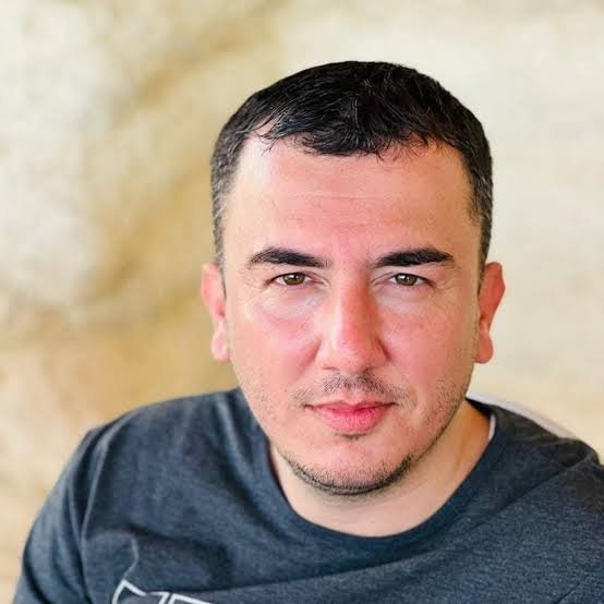 متلازمة “أبو سمير”: حين تُقاس المبادئ بعدد الموائد